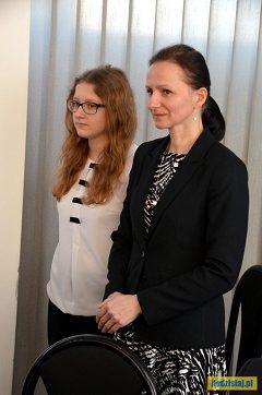 Dyrektor Ewa Łańcut-Nestoruk z przedstawicielką samorządu uczniowskiego