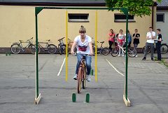 Podczas rowerowego toru przeszkód