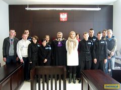 Uczniowie w sądzie