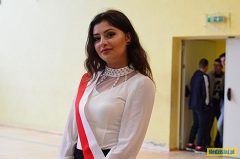 Uczennica I Liceum Ogólnokształcącego w Radzyniu Podlaskim na rozpoczęciu roku